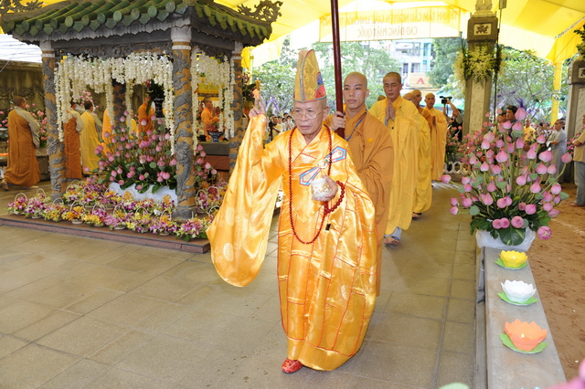 Tang lễ HT. Thích Minh Châu: Lễ Sái tịnh Bảo tháp