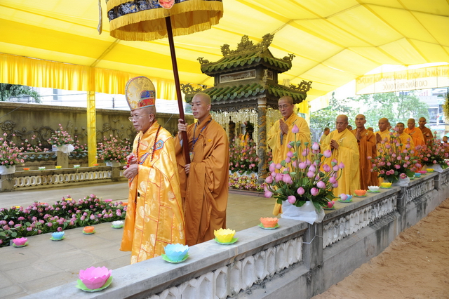 Tang lễ HT. Thích Minh Châu: Lễ Sái tịnh Bảo tháp
