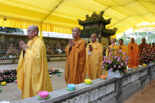 Tang lễ HT. Thích Minh Châu: Lễ Sái tịnh Bảo tháp