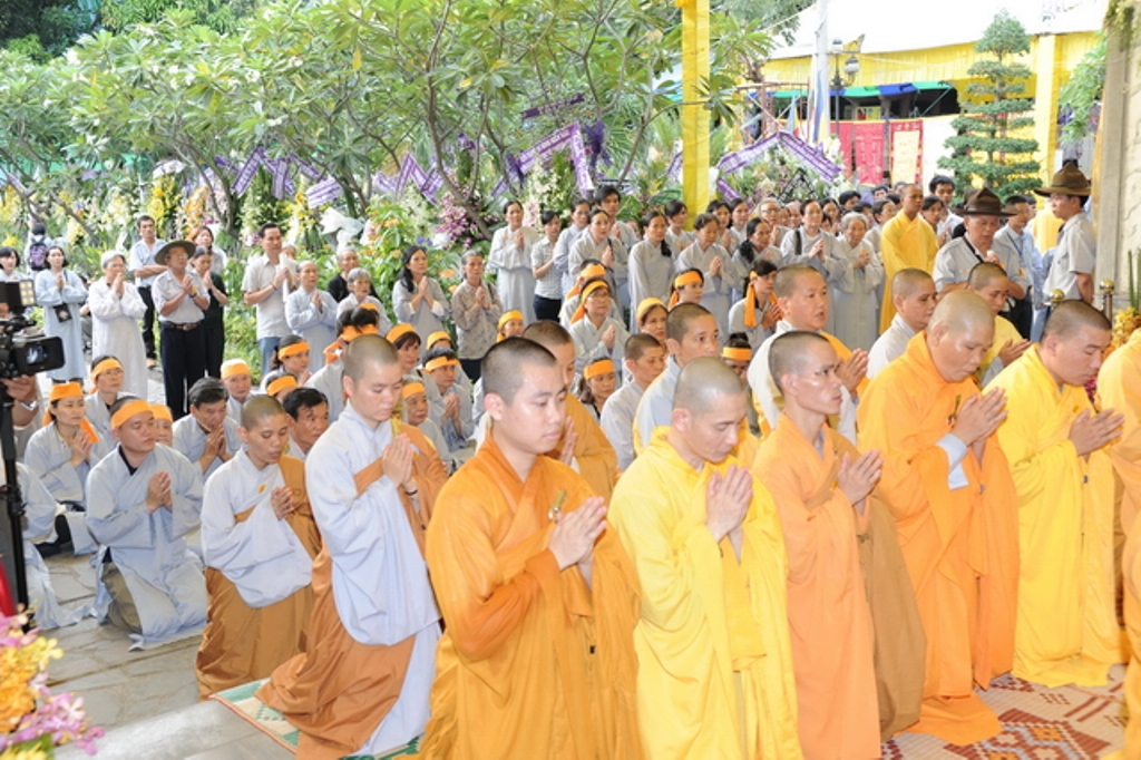 Tang lễ HT. Thích Minh Châu: Lễ Sái tịnh Bảo tháp