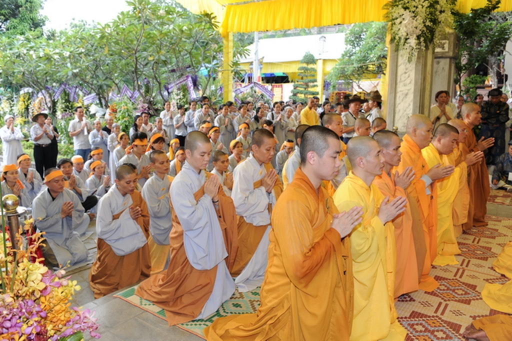 Tang lễ HT. Thích Minh Châu: Lễ Sái tịnh Bảo tháp