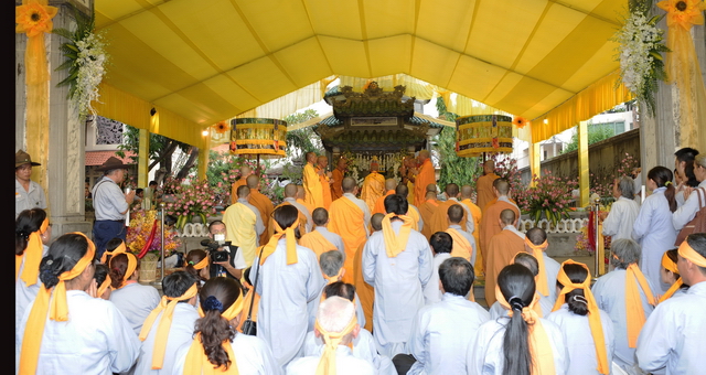 Tang lễ HT. Thích Minh Châu: Lễ Sái tịnh Bảo tháp