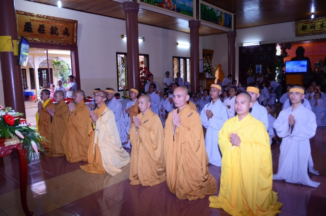Bộ tượng Tây Phương Tam Thánh bằng gỗ dâu lớn nhất Việt Nam