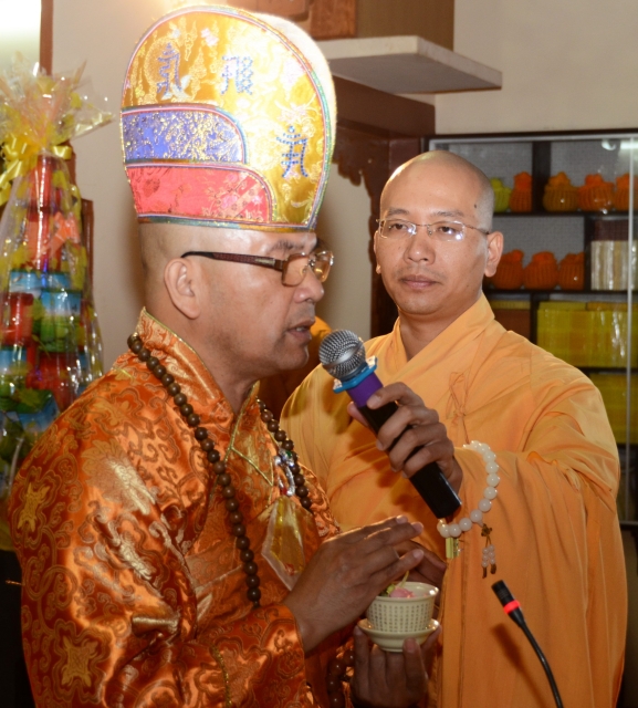 Bộ tượng Tây Phương Tam Thánh bằng gỗ dâu lớn nhất Việt Nam