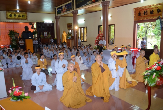 Bộ tượng Tây Phương Tam Thánh bằng gỗ dâu lớn nhất Việt Nam