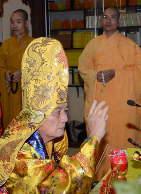Bộ tượng Tây Phương Tam Thánh bằng gỗ dâu lớn nhất Việt Nam