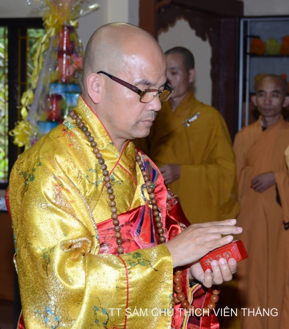 Bộ tượng Tây Phương Tam Thánh bằng gỗ dâu lớn nhất Việt Nam