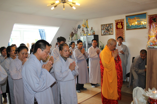 Lễ &quot;Bông Hồng Cài Áo&quot; ở Wilhelmshaven, Đức Quốc