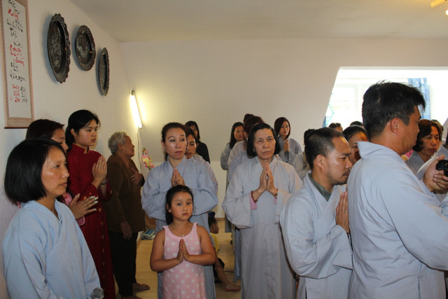 Lễ &quot;Bông Hồng Cài Áo&quot; ở Wilhelmshaven, Đức Quốc