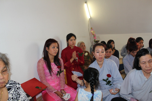 Lễ &quot;Bông Hồng Cài Áo&quot; ở Wilhelmshaven, Đức Quốc
