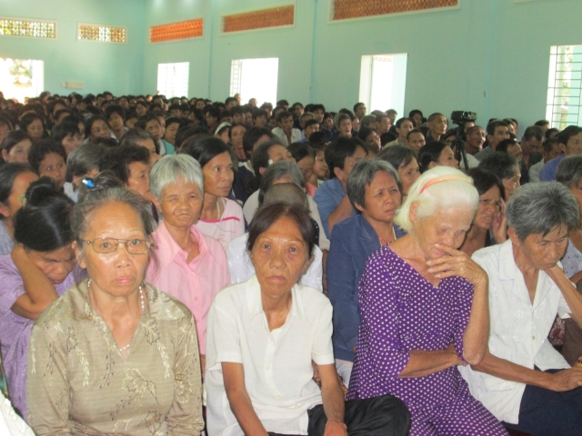 TT. Thích Nhật Từ hướng dẫn đoàn từ thiện tại TTBTXH Tân Hiệp