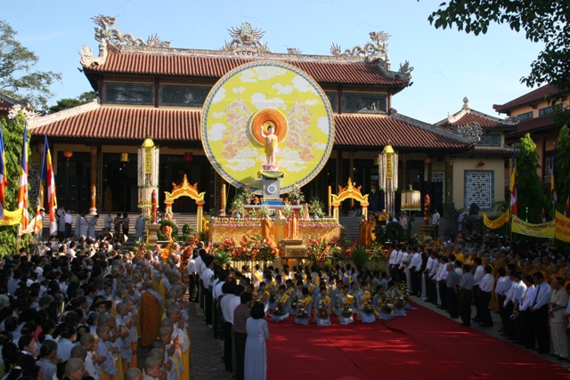 TT Huế: Đại Lễ chính thức Phật đản PL.2556