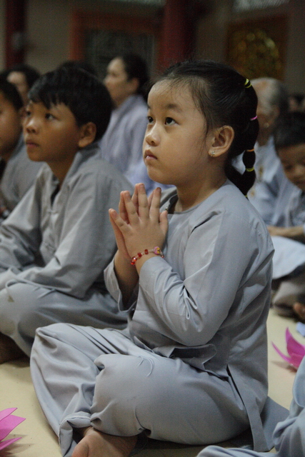 Đồng tháp: Đêm thắp đèn trời, cài hoa tri ân cha mẹ mùa báo hiếu