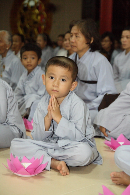 Đồng tháp: Đêm thắp đèn trời, cài hoa tri ân cha mẹ mùa báo hiếu