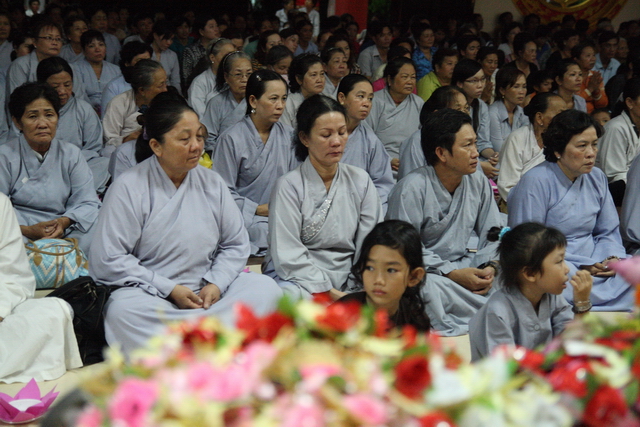 Đồng tháp: Đêm thắp đèn trời, cài hoa tri ân cha mẹ mùa báo hiếu