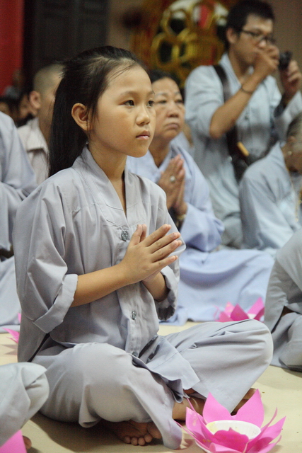Đồng tháp: Đêm thắp đèn trời, cài hoa tri ân cha mẹ mùa báo hiếu