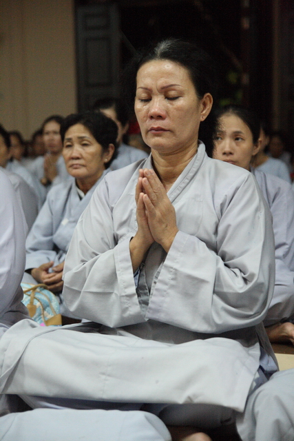 Đồng tháp: Đêm thắp đèn trời, cài hoa tri ân cha mẹ mùa báo hiếu