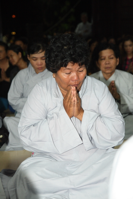 Đồng tháp: Đêm thắp đèn trời, cài hoa tri ân cha mẹ mùa báo hiếu