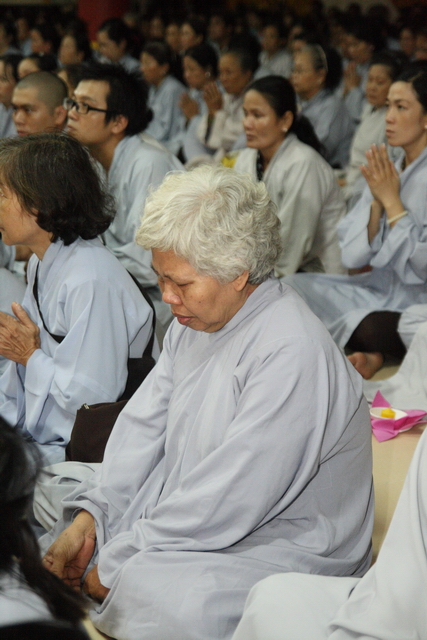 Đồng tháp: Đêm thắp đèn trời, cài hoa tri ân cha mẹ mùa báo hiếu