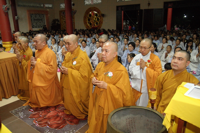 Đồng tháp: Đêm thắp đèn trời, cài hoa tri ân cha mẹ mùa báo hiếu