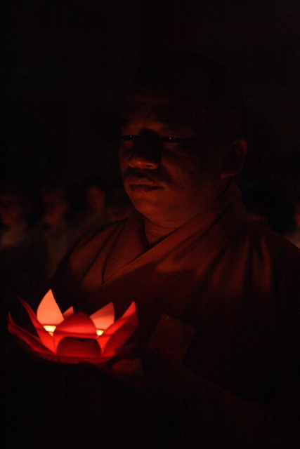 Đồng tháp: Đêm thắp đèn trời, cài hoa tri ân cha mẹ mùa báo hiếu