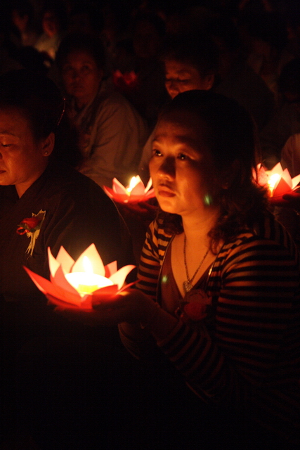 Đồng tháp: Đêm thắp đèn trời, cài hoa tri ân cha mẹ mùa báo hiếu