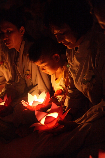 Đồng tháp: Đêm thắp đèn trời, cài hoa tri ân cha mẹ mùa báo hiếu