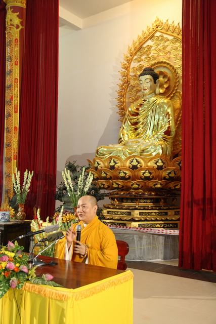 Đồng tháp: Đêm thắp đèn trời, cài hoa tri ân cha mẹ mùa báo hiếu