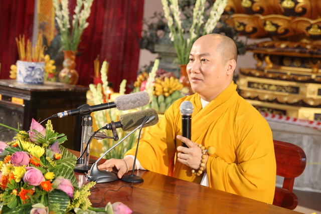 Đồng tháp: Đêm thắp đèn trời, cài hoa tri ân cha mẹ mùa báo hiếu