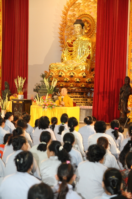 Đồng tháp: Đêm thắp đèn trời, cài hoa tri ân cha mẹ mùa báo hiếu