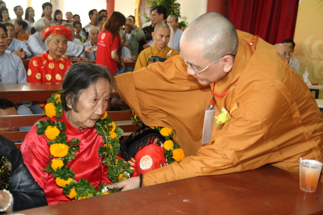 Đồng tháp: Đại lễ Vu lan báo hiếu, mừng thọ cho hơn 200 cụ cao niên