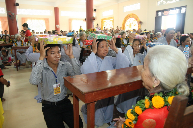 Đồng tháp: Đại lễ Vu lan báo hiếu, mừng thọ cho hơn 200 cụ cao niên