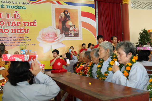Đồng tháp: Đại lễ Vu lan báo hiếu, mừng thọ cho hơn 200 cụ cao niên