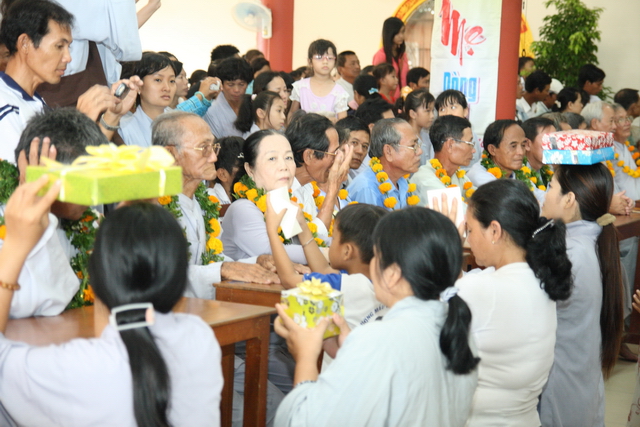 Đồng tháp: Đại lễ Vu lan báo hiếu, mừng thọ cho hơn 200 cụ cao niên