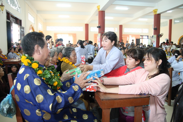 Đồng tháp: Đại lễ Vu lan báo hiếu, mừng thọ cho hơn 200 cụ cao niên