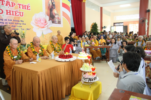 Đồng tháp: Đại lễ Vu lan báo hiếu, mừng thọ cho hơn 200 cụ cao niên