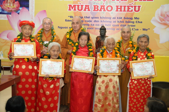 Đồng tháp: Đại lễ Vu lan báo hiếu, mừng thọ cho hơn 200 cụ cao niên