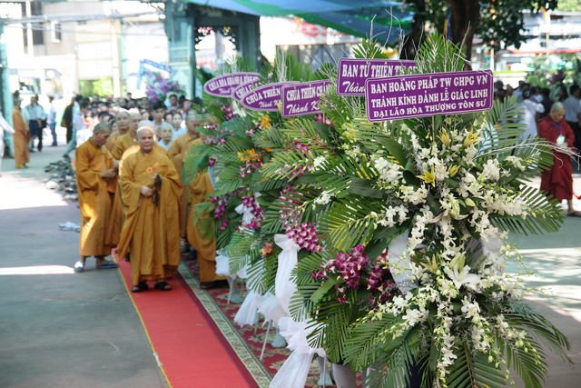Chùm ảnh: Các đoàn viếng tang lễ HT. Thích Minh Châu sáng 03/09/2012