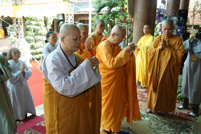 Chùm ảnh: Các đoàn viếng tang lễ HT. Thích Minh Châu sáng 03/09/2012