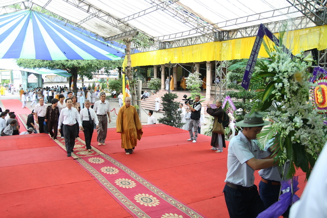 Chùm ảnh: Các đoàn viếng tang lễ HT. Thích Minh Châu sáng 03/09/2012