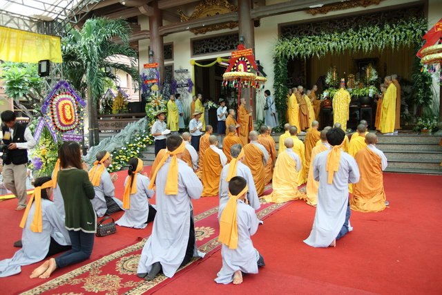 Chùm ảnh: Các đoàn viếng tang lễ HT. Thích Minh Châu sáng 03/09/2012