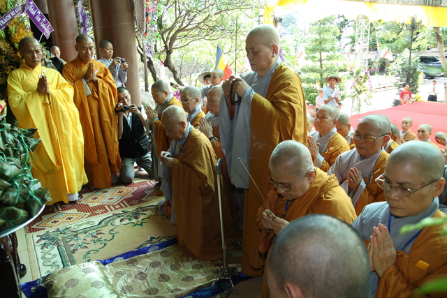 Chùm ảnh: Các đoàn viếng tang lễ HT. Thích Minh Châu - Chiều 03/09/2012