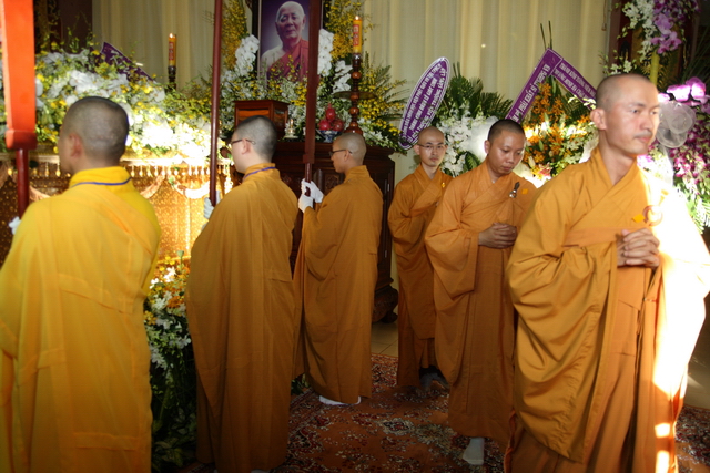 Chùm ảnh: Các đoàn viếng tang lễ HT. Thích Minh Châu - Chiều 03/09/2012