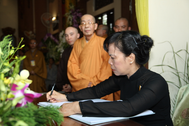 Chùm ảnh: Các đoàn viếng tang lễ HT. Thích Minh Châu - Chiều 03/09/2012