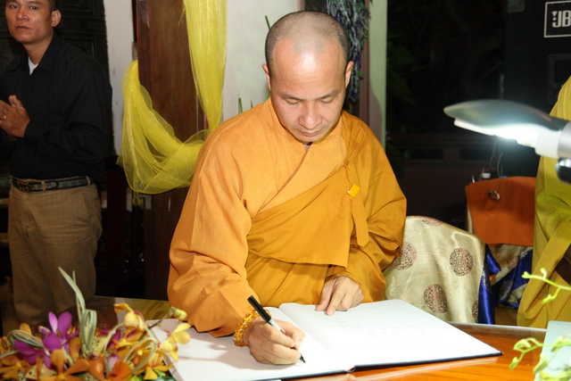 Chùm ảnh: Các đoàn viếng tang lễ HT. Thích Minh Châu - Chiều 03/09/2012