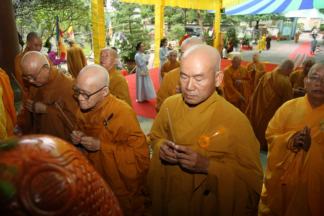 Chùm ảnh: Các đoàn viếng tang lễ HT. Thích Minh Châu - Sáng 04/09/2012
