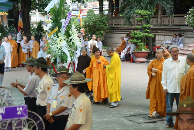 Chùm ảnh: Các đoàn viếng tang lễ HT. Thích Minh Châu - Sáng 04/09/2012