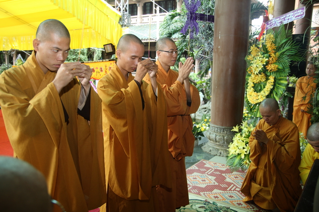 Chùm ảnh: Các đoàn viếng tang lễ HT. Thích Minh Châu - Sáng 04/09/2012