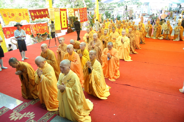 Chùm ảnh: Các đoàn viếng tang lễ HT. Thích Minh Châu - Sáng 04/09/2012