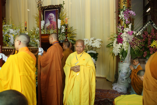 Chùm ảnh: Các đoàn viếng tang lễ HT. Thích Minh Châu - Sáng 04/09/2012